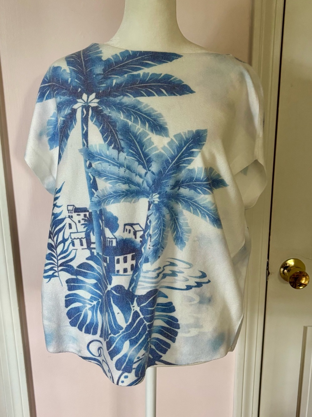 Sioni White dolman short sleeve sweater with Blue tropical print